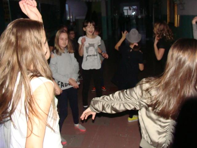 08.02.2018_DYSKOTEKA KARNAWAŁOWA14.JPG